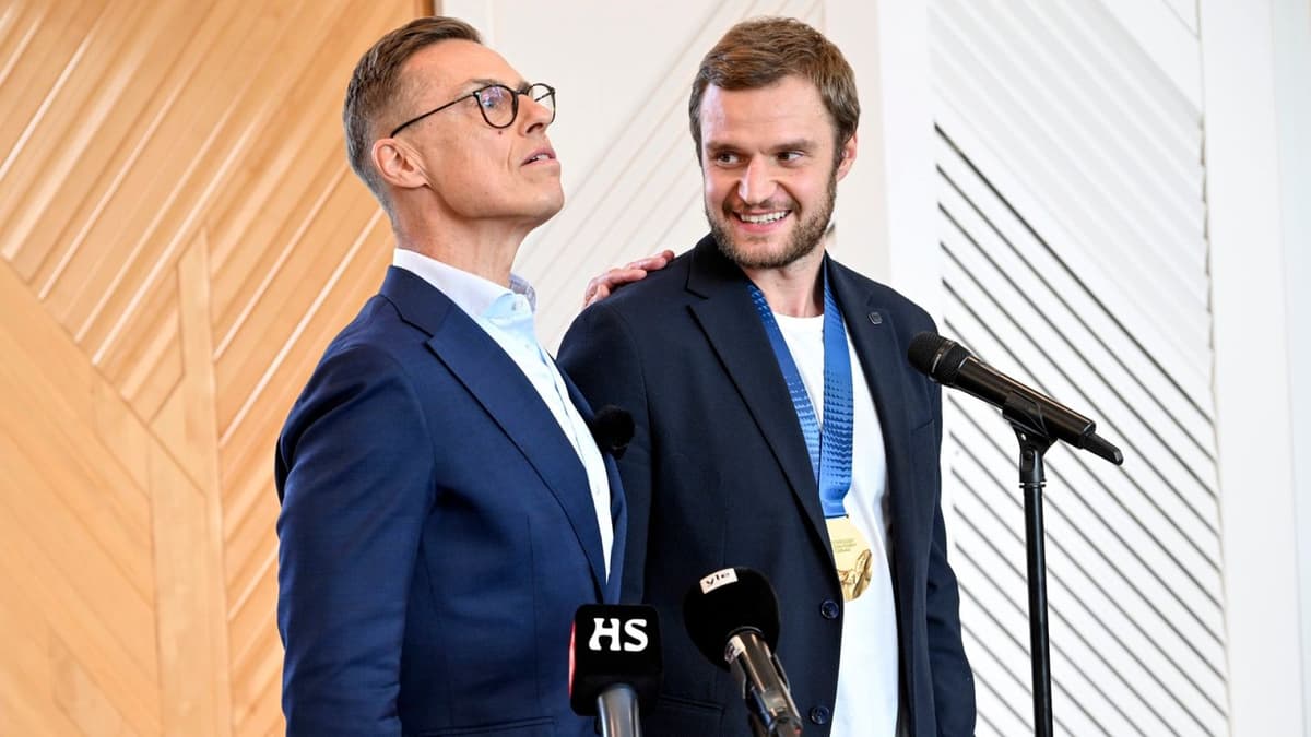 Naisiin kohdistuva väkivalta | Aleksander Barkov ei suvaitse asiattomia puheita naisista pukukopissaan